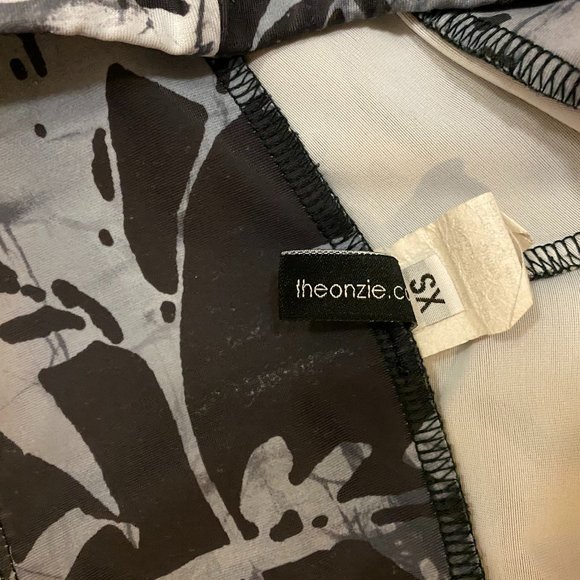 Grey Patterned Onzie Capri Leggings Small - Picture 3 of 5